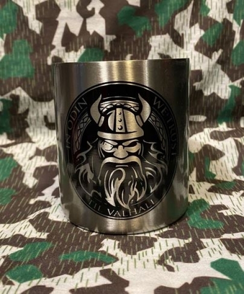 Edelstahltasse mit Karabinerhakengriff - In Odin we Trust