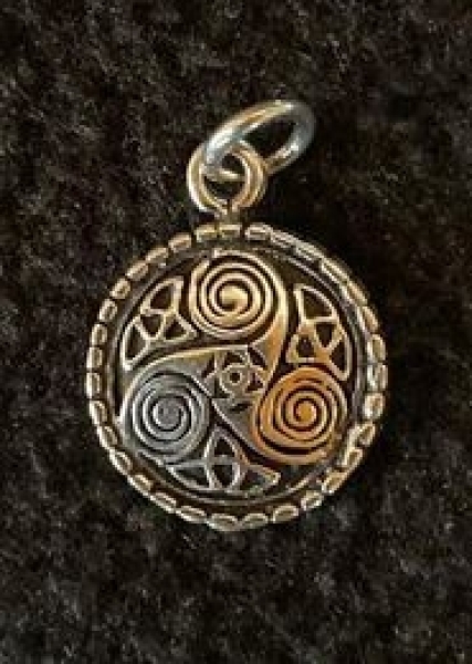 Silber Kettenanhänger - Triskelion - rund - Motiv 2