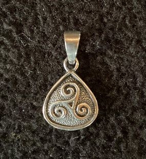 Silber Kettenanhänger - Triskelion - rund - Motiv 3